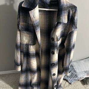 Timing Women's Navy and Beige Plaid Utility Jacket Shacket size large